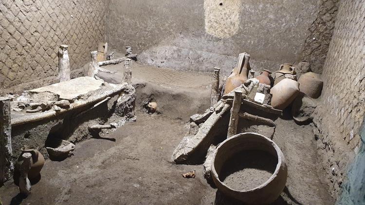 Pompei, scoperta negli scavi: stanza degli schiavi a Civita Giuliana - Video