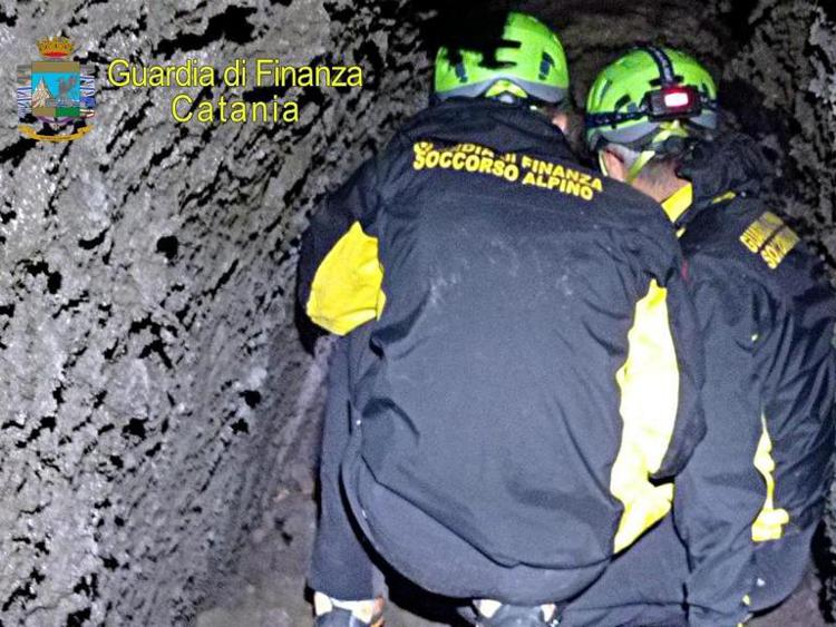 Resti umani trovati in una grotta alle pendici dell'Etna