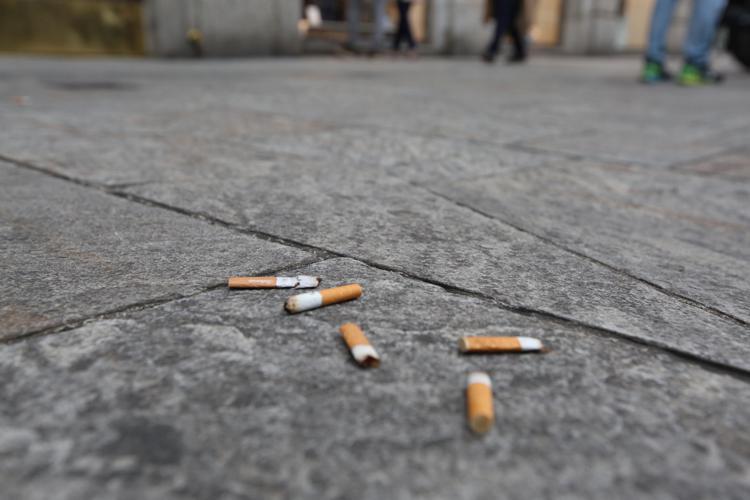 'Vietato fumare nei luoghi pubblici', la proposta M5S