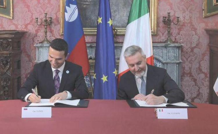 Difesa, Guerini sigla primo accordo governativo 'G2G' con Slovenia
