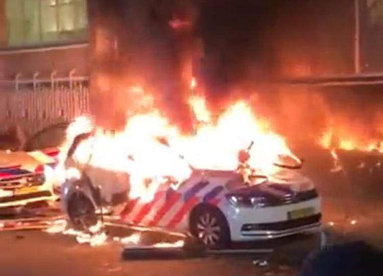 Rotterdam, proteste contro lockdown: scontri e disordini - Video