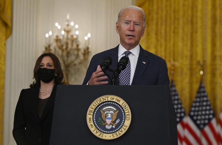 Joe Biden con la vice presidente Kamala Harris  (Afp)