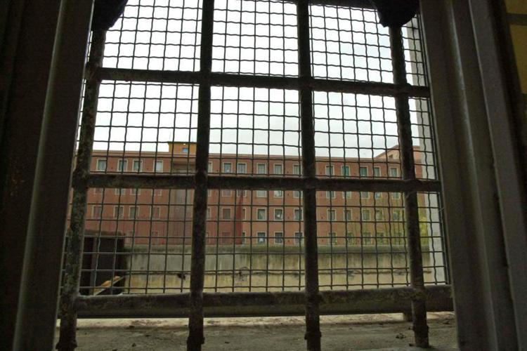 Covid, casi in aumento nelle carceri: positivi 150 detenuti e 152 poliziotti penitenziari