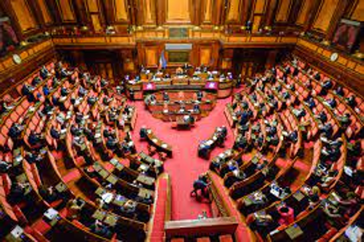 Manovra, al Senato 'soluzione istituzionale' per uscire da scontro su relatore