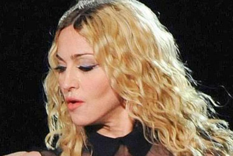 Madonna, pose hard e lifting estremo: il post che sconcerta i fan