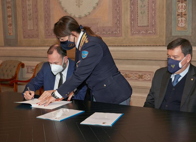 Gucci firma protocollo con polizia postale Toscana contro crimini informatici