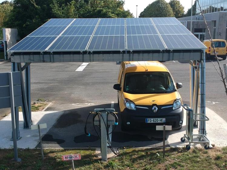 L'energia solare per l’alimentazione delle flotte EV