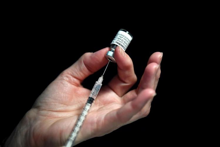 Variante sudafricana Omicron, vaccini: Pfizer e Moderna, le news