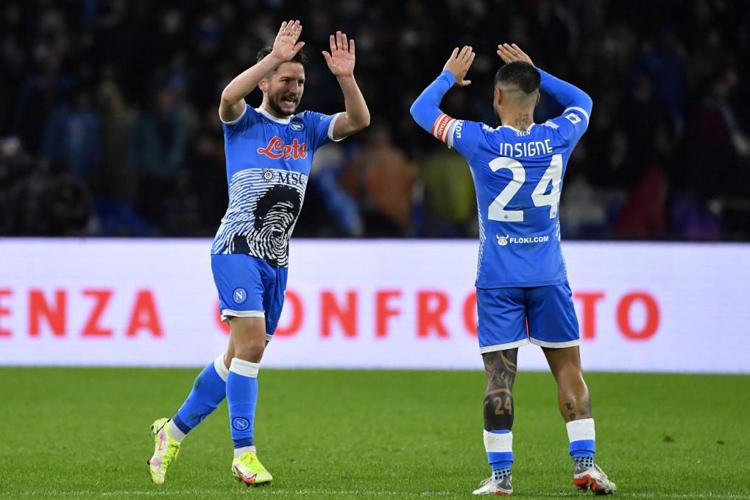 Napoli-Lazio 4-0, poker azzurro e primo posto solitario