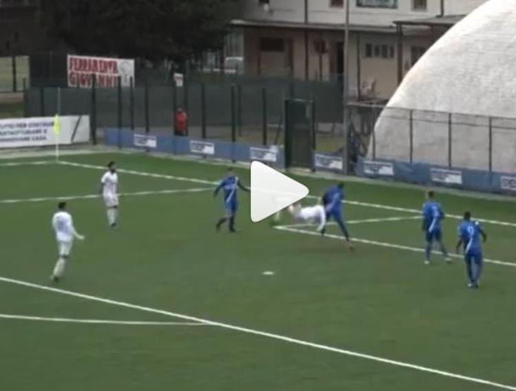 Super gol di Renzi jr, rovesciata e vittoria - Video