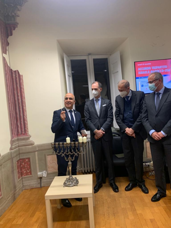 Ambassadors Israel and Morocco light Hanukkah candles together