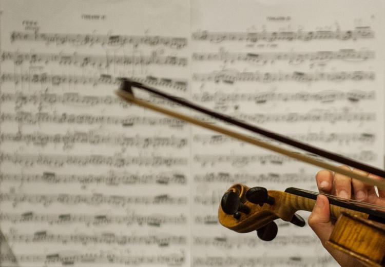 Francia, rubato in treno prezioso violino, musicista italiano 'sotto shock'