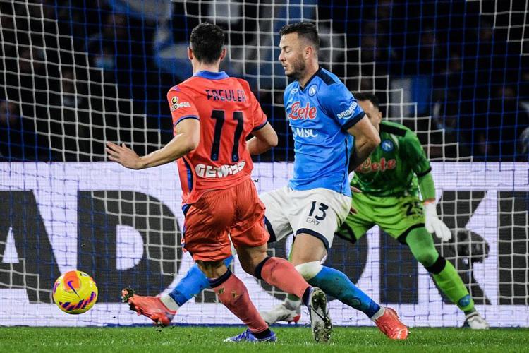 Napoli-Atalanta 2-3, azzurri k.o. e il Milan è primo