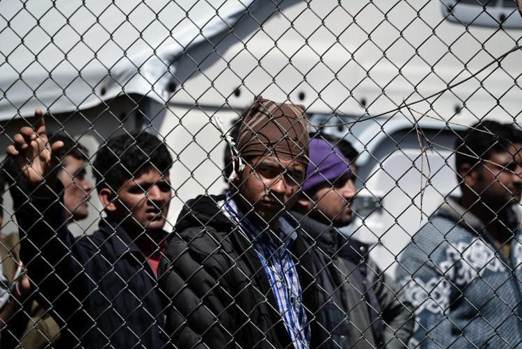 Migranti a Mitilene, in Grecia (foto Afp)