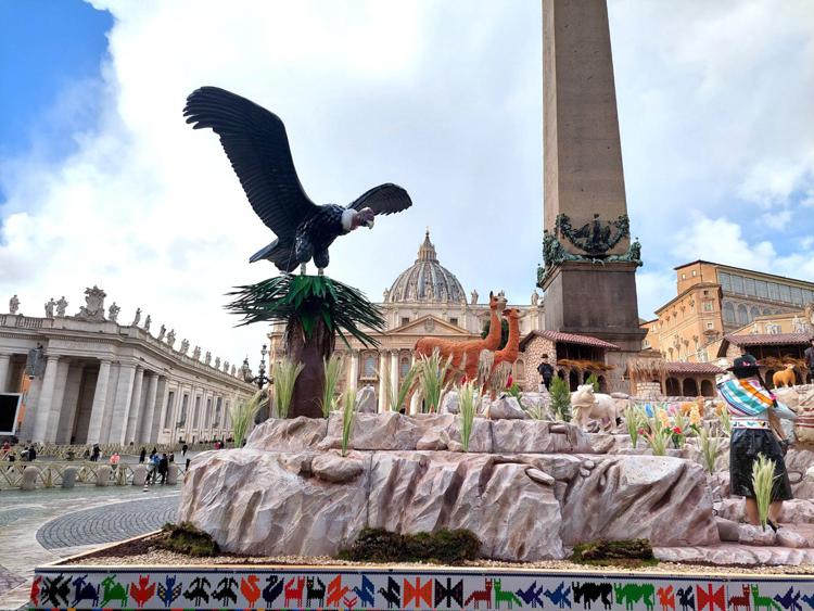 Un condor in piazza San Pietro: ispirato alle Ande il presepe allestito in Vaticano