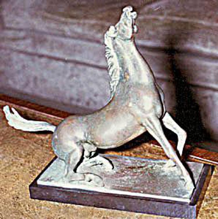 matrice, in argento, del cavallo in bronzo realizzato da Francesco Messina, divenuto oramai un simbolo della Rai e installato nel giardino dell'ingresso della sede di Viale Mazzini 14,a Roma 