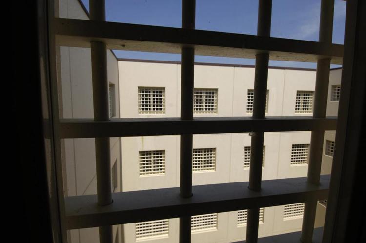 Covid, casi in aumento nelle carceri: positivi 239 detenuti e 265 poliziotti penitenziari