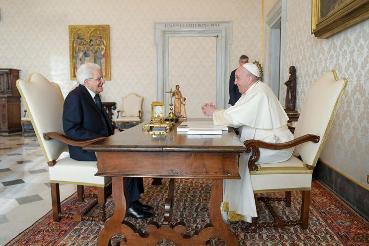 Mattarella dal Papa per la visita di congedo