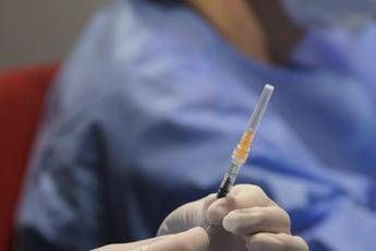 Vaccini, Cinieri (Aiom): “The task of oncologists to recommend them to cancer patients”