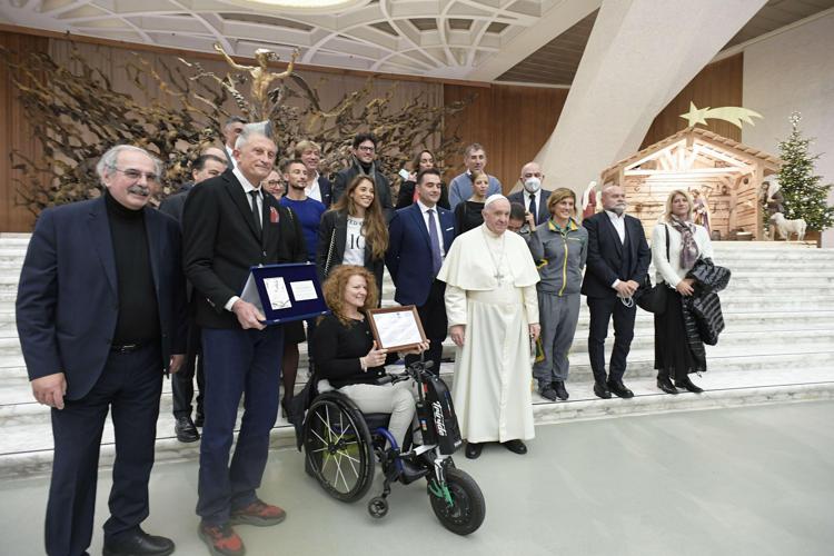 Il Premio Fair Play Menarini accolto in udienza da Papa Francesco