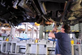 Companies: CGIL, impressive data from Mise crisis tables, 50 thousand workers in the balance