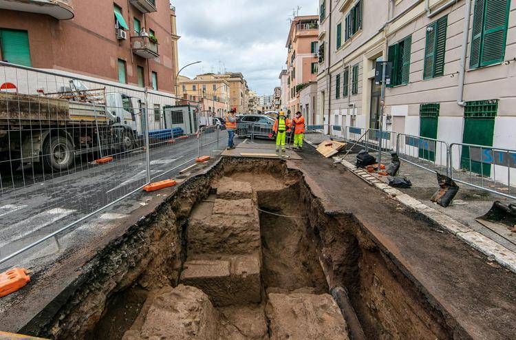 Roma, scoperti tre piccoli mausolei lungo l'antica Via Latina