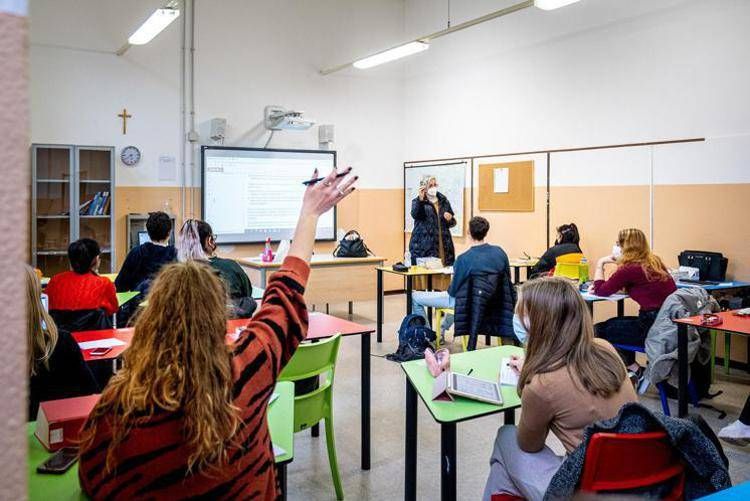 Scuola tra rientro, dad, quarantena: Regioni preparano proposta