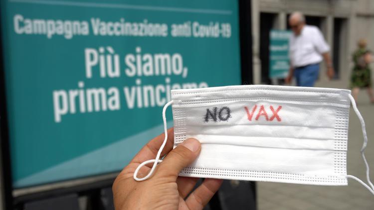 Multa 100 euro a no vax? Bassetti, Crisanti e Galli: 