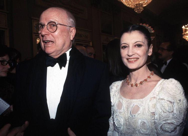 Il maestro Beppe Menegatti con la moglie Carla Fracci