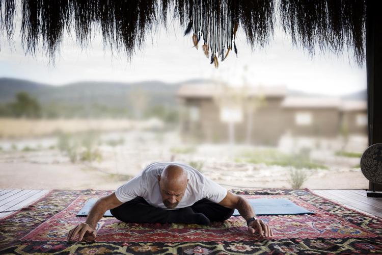 Il maestro di yoga Kazim Gürbüz (“Bg4Sdgs – Time To Change”, progetto fotografico di Stefano Guindani con Banca Generali)