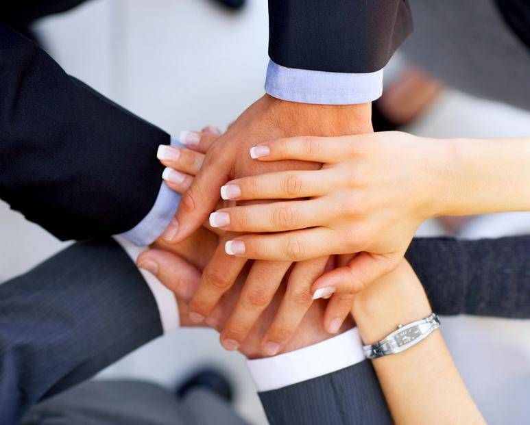 Nardi'nin kurucusu şirketler 80 yaşına girer ve çalışanlara maaş çeklerinde 1500 Euro verir