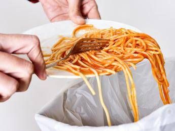 Food waste rises again, + 15% in the second year of the pandemic