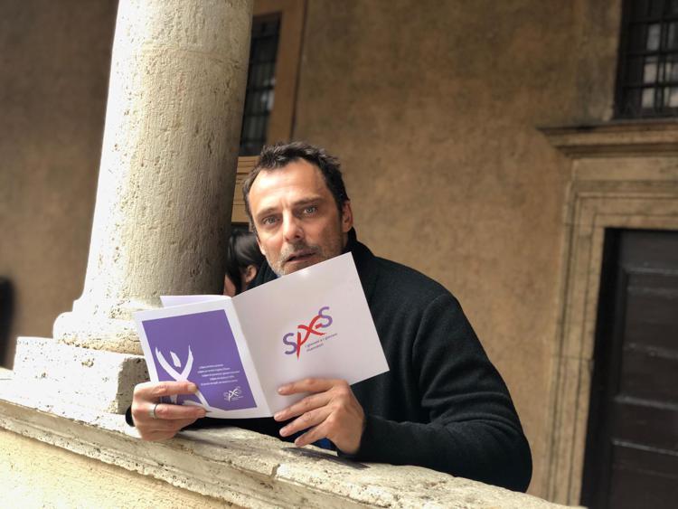 L'attore Alessandro Preziosi è l'ambassador de LaSpes, associazione in prima linea per la ricerca sulle malattie rare. 