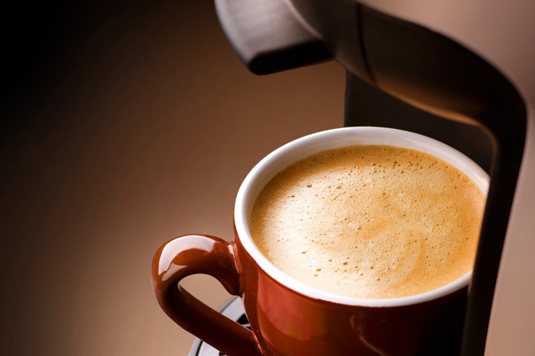 Caffè, addio moka: sempre più italiani preferiscono la macchina da caffè
