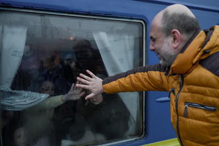Romania's 'solidarity' towards Ukrainian refugees 'extraordinary'