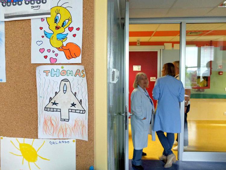 Covid oggi Italia, risale curva ricoveri pediatrici: report Fiaso
