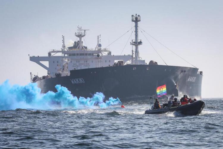 Ucraina: Greenpeace Danimarca contro petroliera con carico di greggio russo