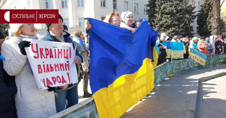 Ucraina: in migliaia a Kherson e Kakhova per Kiev