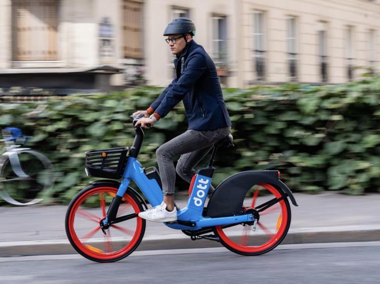 +137% gli utenti dell'e-bike sharing Dott a Milano contro il caro carburante