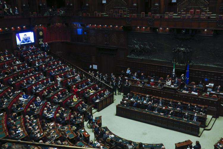 Zelensky al Parlamento, bufera Petrocelli: 