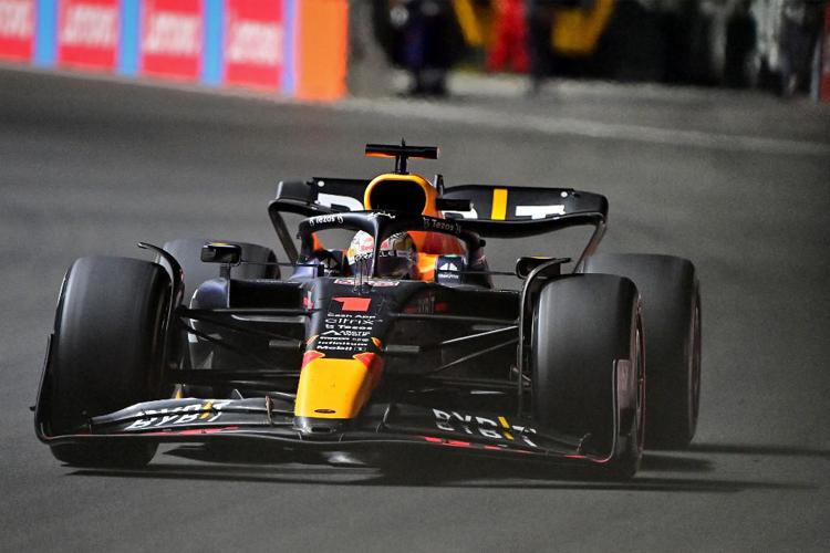 F1 Gp Arabia Saudita, Verstappen vince davanti alle Ferrari