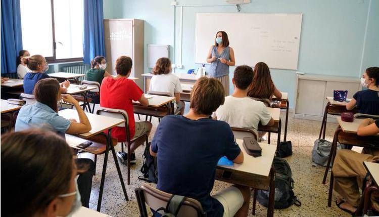 Scuola 1 aprile green pass, professori no vax rientrano con tampone