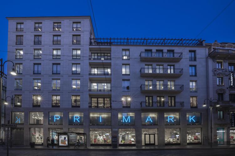 Lo store ed headquarter di Primark in via Torino, a Milano