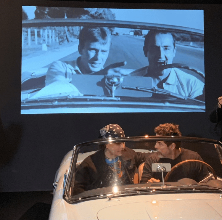 Alessandro Gassmann, con il figlio Leo, alla guida della Lancia Aurelia del film 