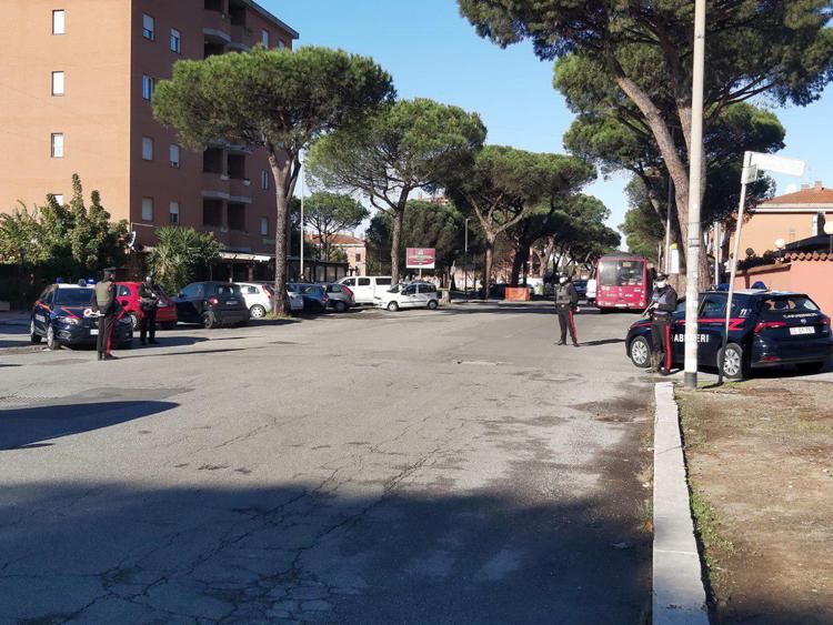Roma, 13enne rapinato in strada: denunciati 5 minori