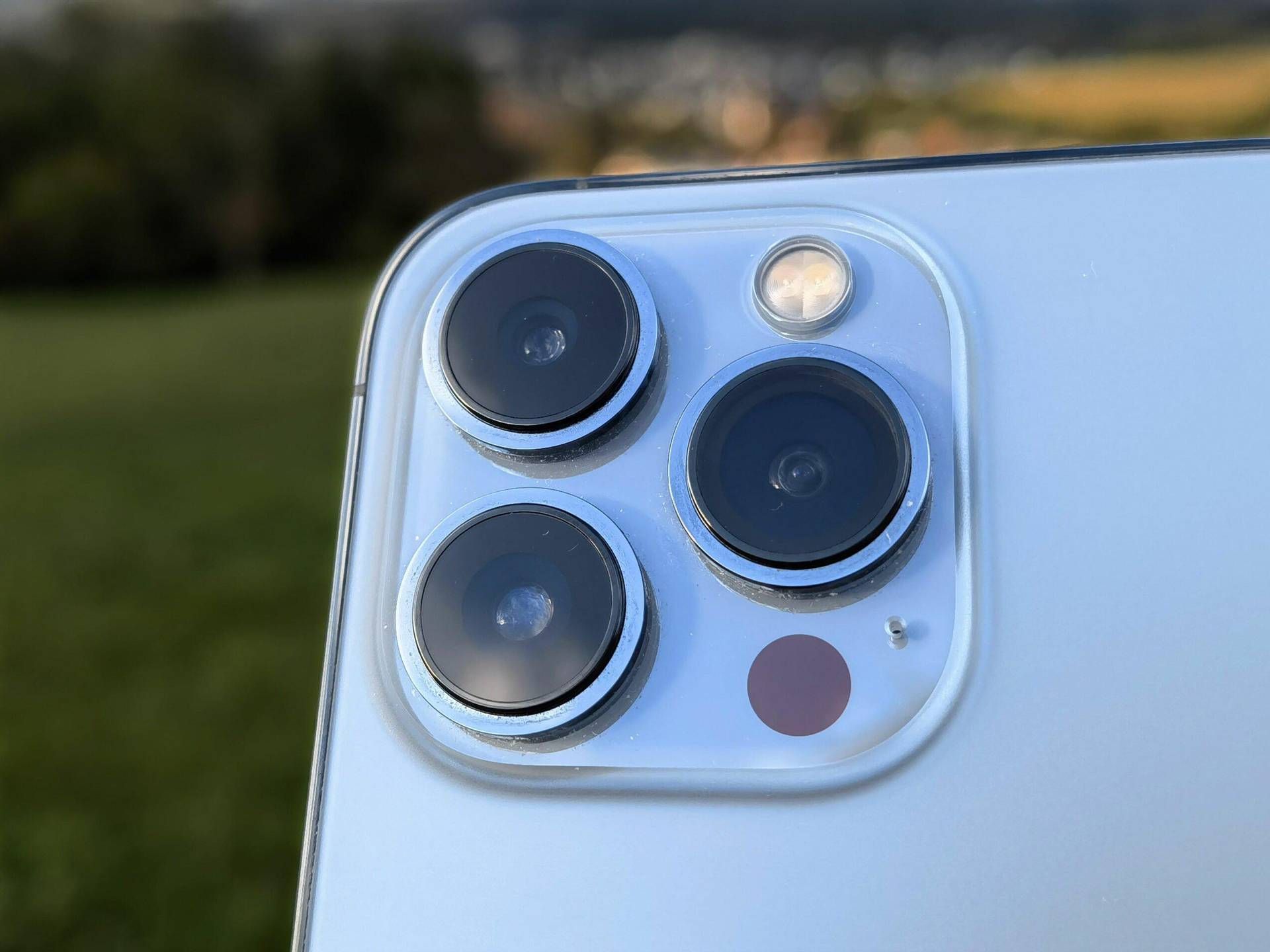 LG and Jahwa will produce the iPhone 15 Pro periscope lenses for Apple