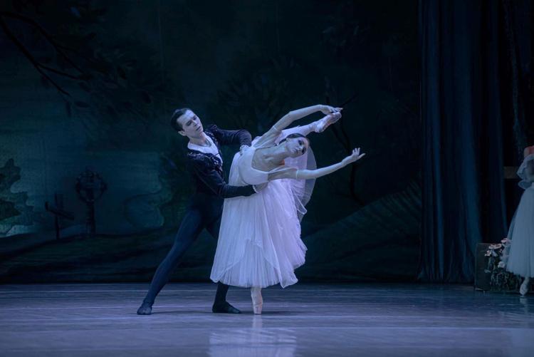 Un'immagine di 'Giselle' dell'Ukrainian Classical Ballet in scena al Teatro Moderno di Grosseto 