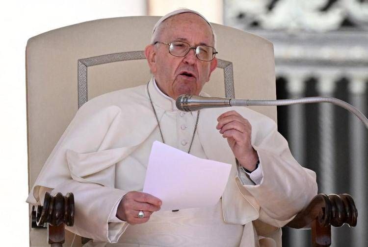 Le parole del Pontefice: divari economici e pregiudizi ingiusti alla base violenza di genere