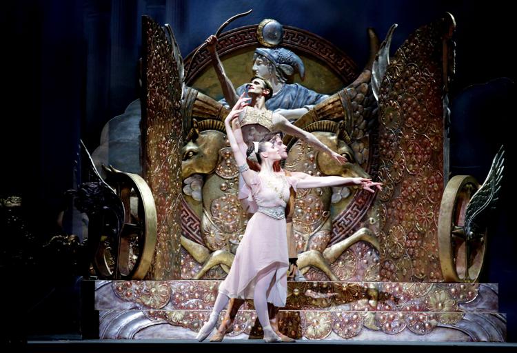 Una scena di 'Sylvia' il balletto di Manuel Legris in scena alla Scala dall'11 al 26 maggio
