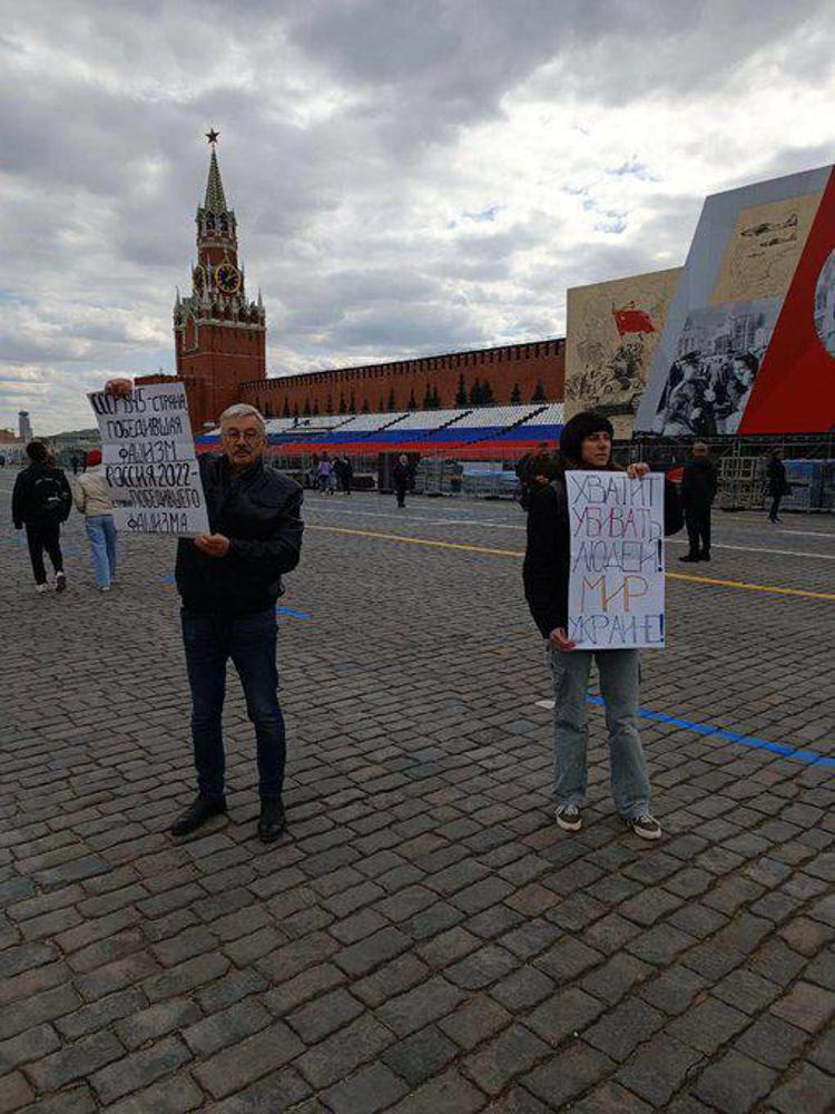 Ucraina, incriminati e rilasciati attivisti Memorial fermati su Piazza Rossa